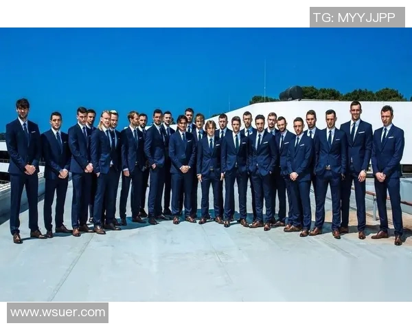 足球明星们的西装风采展现时尚魅力与运动精神的完美结合 足球明星们的西装风采展现时尚魅力与运动精神的完美结合